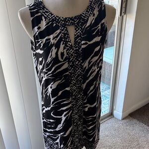 Dana Buchman Black and White Sleeveless Top